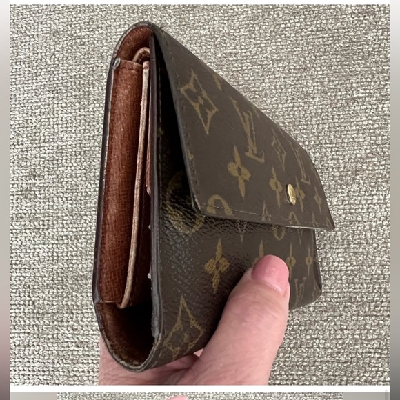 AUTHENTIC LV MONO SARAH WALLET - Picture 13 of 14